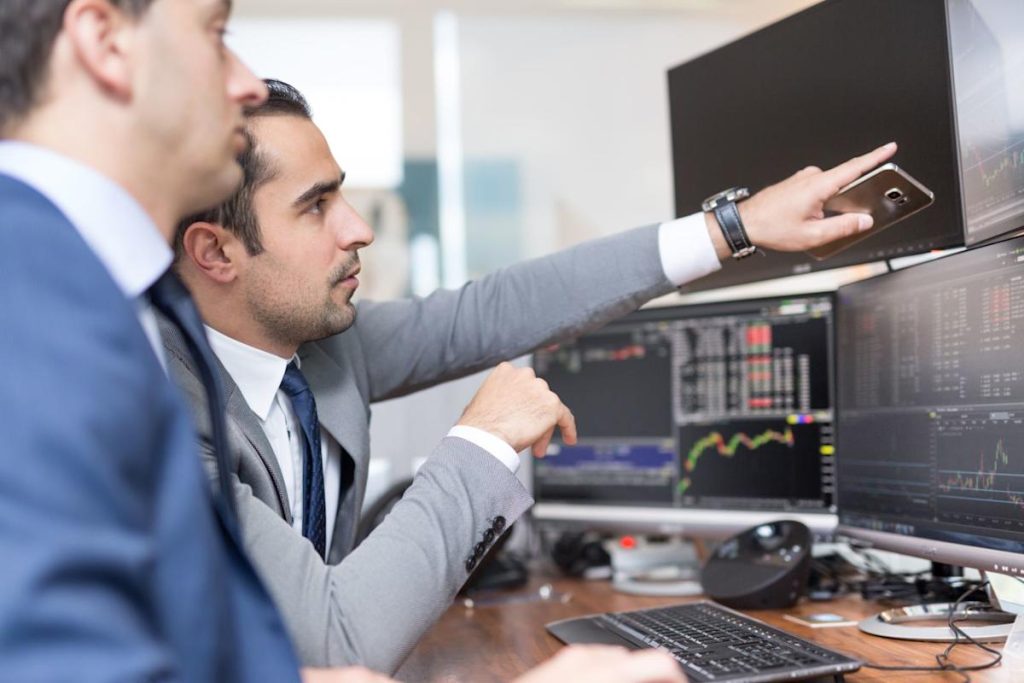 As Short Sellers Take Aim at AppLovin Stock Again, How Should You Play APP?